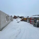 Schäferhaus: Außenmauerwerk Kalksandstein fertig (frostbedingt pausiert)